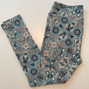 LULAROE TALL & CURVY LEGGINGS